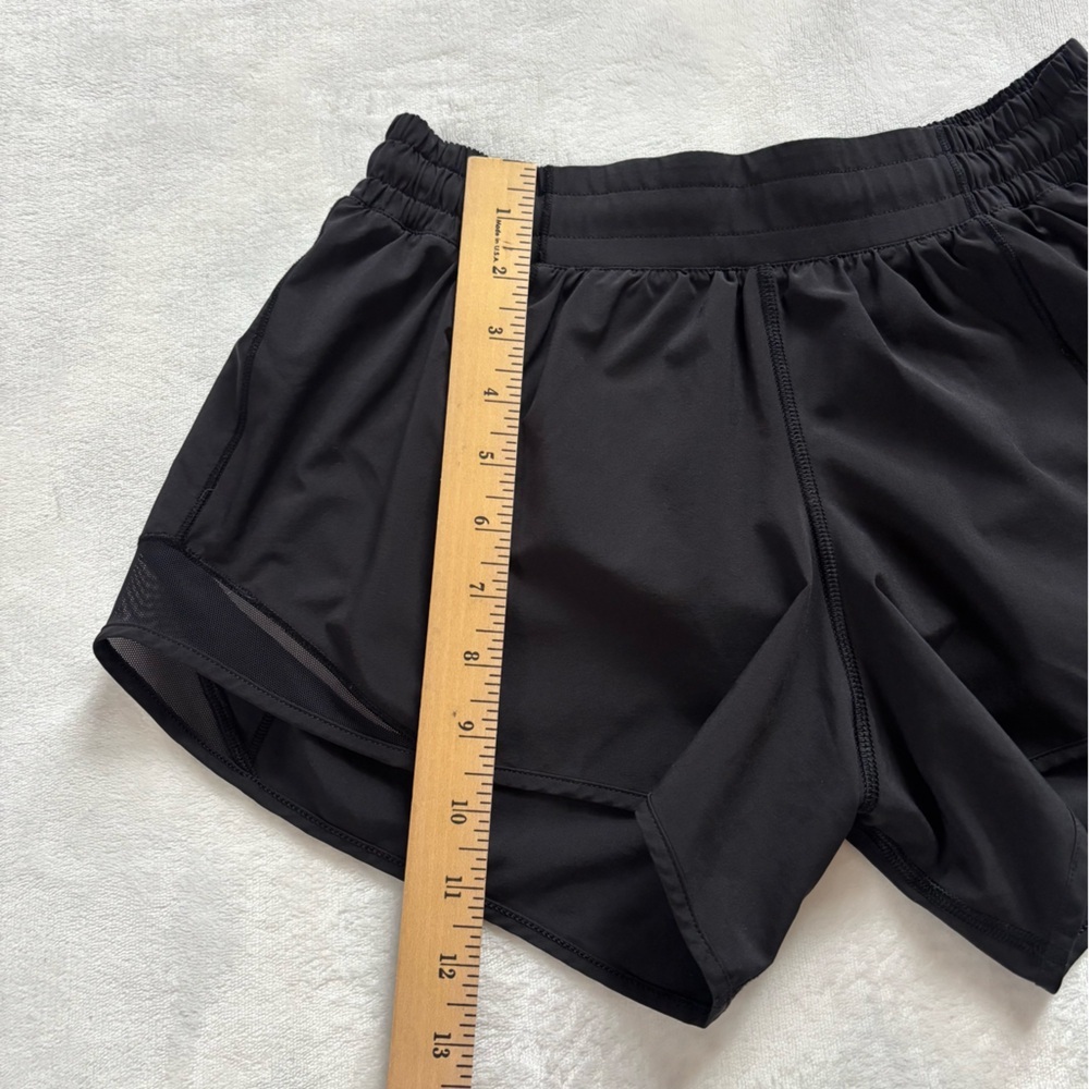 Lululemon Black Hotty Hot Short II Long 4" Inseam Low Rise - Size 6 - Picture 3 of 10